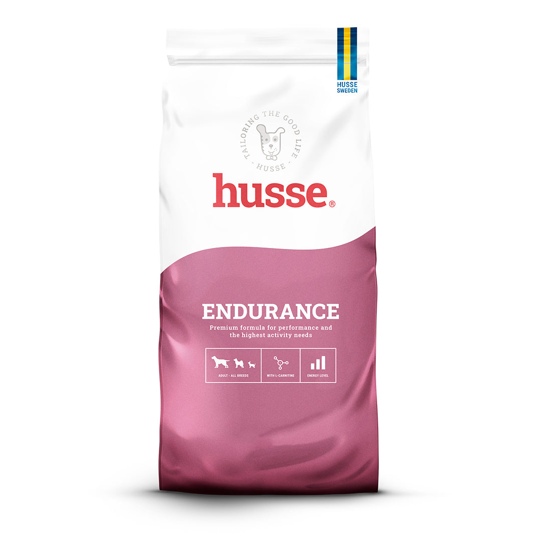 Ração seca Husse Endurance em embalagem rosa e branca para cães ativos ou de trabalho.