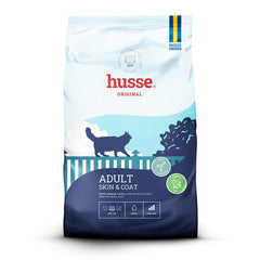 Husse Adult Skin & Coat dry cat food bag in white and blue, supporting your cat's skin comfort and coat health.