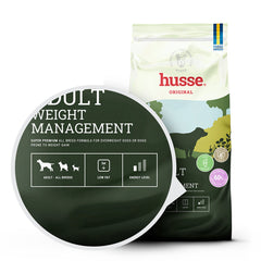 Saco de ração seca Husse Adult Weight Management com detalhe dos benefícios de baixo teor de gordura.