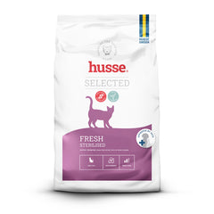 Husse Fresh Sterilised grain-free dry cat food in a white bag, rich in fresh chicken for your cat's weight management.