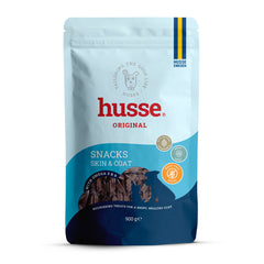 Saco azul de 900 g Husse Snacks Skin & Coat com snacks prensados a frio de salmão para o pelo do cão.